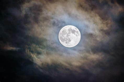 5 Magical Full Moon Rituals - Flourishing Goddess