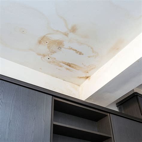 How to remove water stains from ceiling quickly and easily