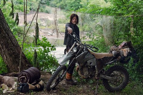 Can anyone ID Daryl Dixon's (of The Walking Dead) new motorcycle? Is it some kind of hybrid? : r ...