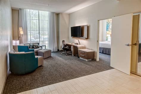 Hotels near Dulles Airport with Free Shuttle Service | Courtyard Dulles Airport