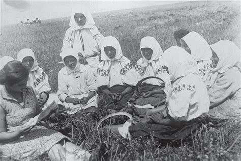 Historical Photographs of the Holodomor - HREC Education