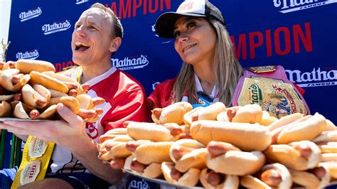 Nathan's Hot Dog Eating Contest: Joey Chestnut, Miki Sudo claim victory - ABC7 New York