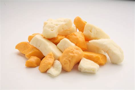 Wisconsin Cheese Curds: White or Yellow? – Left at the Fork