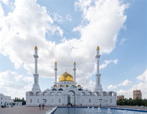 Astana, Kazakhstan - September 5, 2016: Nur Astana Mosque Editorial Photography - Image of gold ...