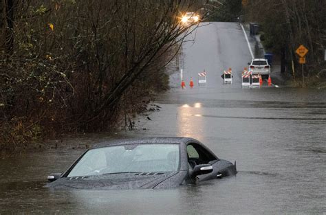 Record rain, darkness: Seattle braces for floods, mudslides