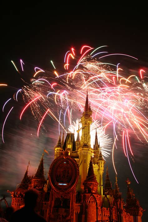 File:Walt Disney World - Fireworks.jpg - Wikimedia Commons