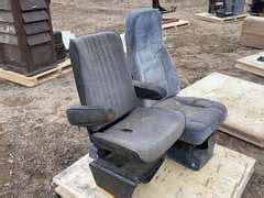 Peterbilt Truck Seats - Smith Sales Co. Auctioneers