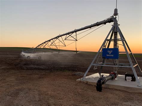 Valley Pivot install irrigating 80Ha of crop