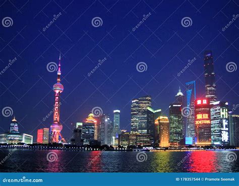 Pudong Skyline, View by Night of the Skyscaper in Pudong Business ...