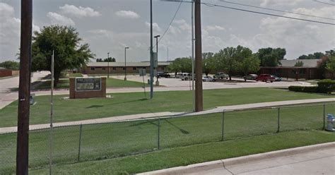 Denton elementary school locked down after report of gunman nearby | Denton | Dallas News