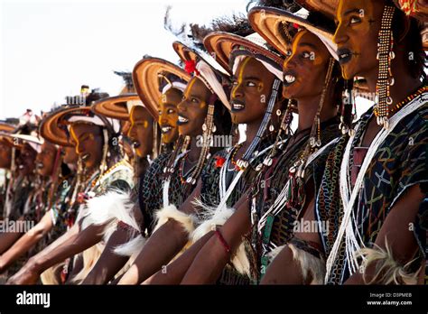 Wodaabe men dance at Gerewol festival near Ingal, Nothern Niger Stock Photo - Alamy