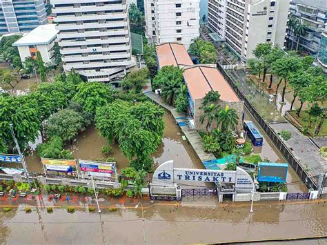 Foto Banjir di Kawasan S Parman Jakarta Barat | Tagar