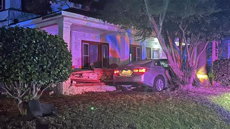 Portsmouth man crashes into Hampton home when fleeing police ...