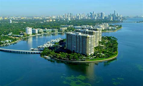 File:Grove Isle Miami Florida 01.jpg - Wikimedia Commons