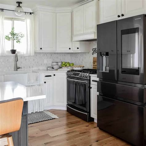 9 White Kitchens with Black Appliances for a Bold Splash of Contrast