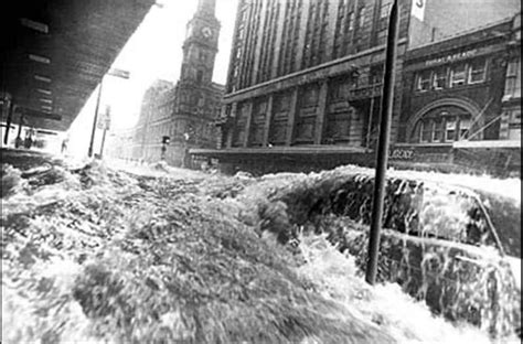 ELIZABETH STREET FLOODS IN 1972 : melbourne