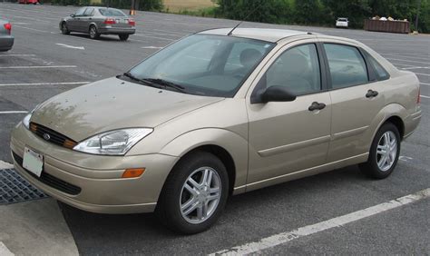 File:2000-2004 Ford Focus SE sedan.jpg