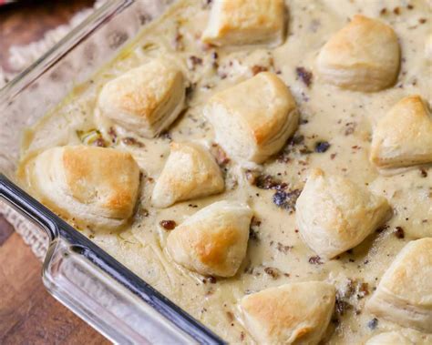 Easy Biscuits and Gravy Casserole | Lil' Luna