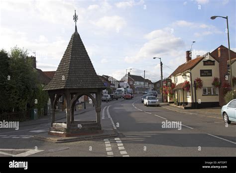 The Wishing Well, Bell Inn and High Street, Bovingdon, Hertfordshire Stock Photo - Alamy