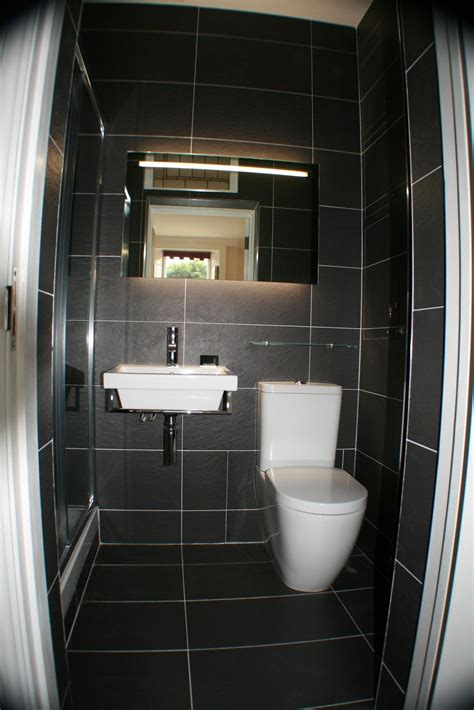 Maximize Space With An L-Shaped Bathroom Layout