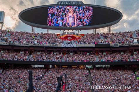 34 Taylor Swift photos in Kansas City for her 34th birthday | Kansas ...