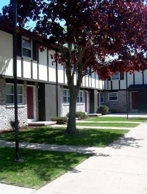 Taylor Crossing - 1842 Western Ave Green Bay WI 54303 | Apartment Finder