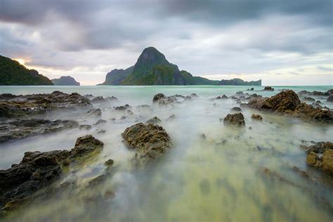 Cadlao Island At Sunset Seen From Caalan Beach, El Nido, Philippines ...