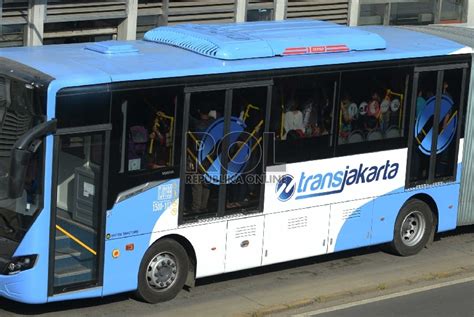 Bus Scania Transjakarta Mulai Uji Coba Operasi | Republika Online