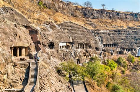 Vista De Las Cuevas De Ajanta Sitio Del Patrimonio Mundial De La UNESCO En El Maharashtra, La ...