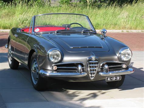 Alfa Romeo Giulia Spider #AlfaRomeoclassiccars #VolkswagonClassiccars | Classic cars, Small ...