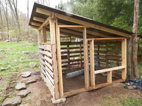 Pallet chicken coop: Roof is on of junk pile plywood and front is ...