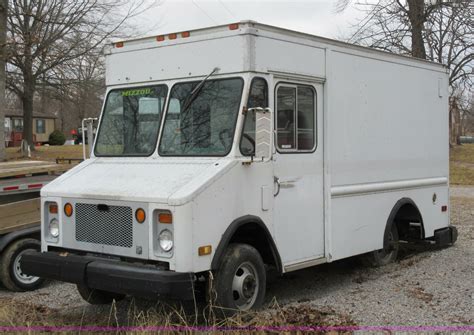 1988 Chevrolet delivery truck in Perryville, MO | Item AV9997 sold | Purple Wave