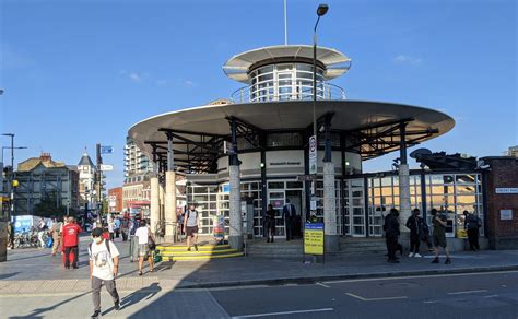 Woolwich Elizabeth line station sees 526,871 passenger journeys in ...