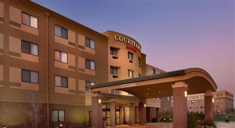 Courtyard by Marriott Denton Denton This Denton, Texas hotel is just 35 minutes’ drive from both ...