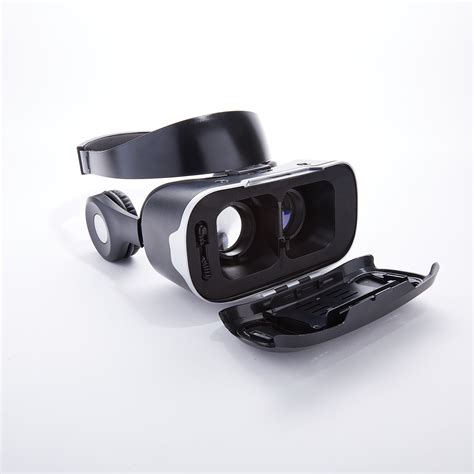 Focus // Smartphone VR Headset - Stark VR Pro - Touch of Modern