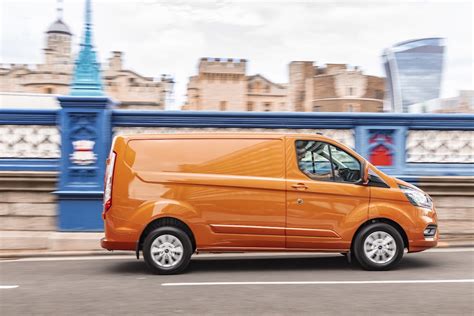 Ford Transit Custom PHEV review - Broker News