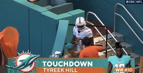 Tyreek Hill Had Perfect TD Celebration After Burning Broncos on 54-Yard ...