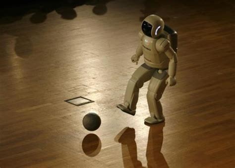 Honda's Asimo plays soccer with President Obama! - Rediff.com Business