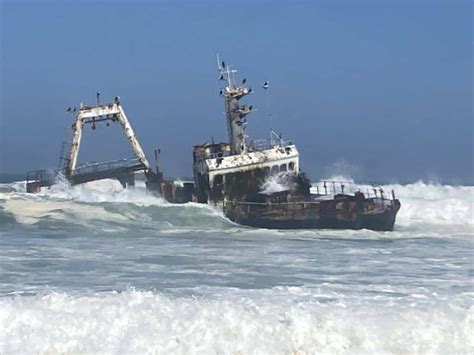 Exploring Namibia's Skeleton Coast: Shipwrecks, Wildlife, and Otherworldly Landscapes