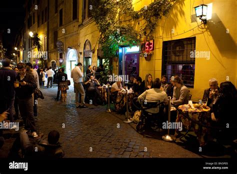 Nightlife in Trastevere, Rome, Italy Stock Photo - Alamy