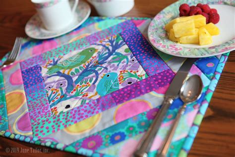 Quilted spring or Easter placemat | Quilt sewing patterns, Placemats patterns, Easy easter