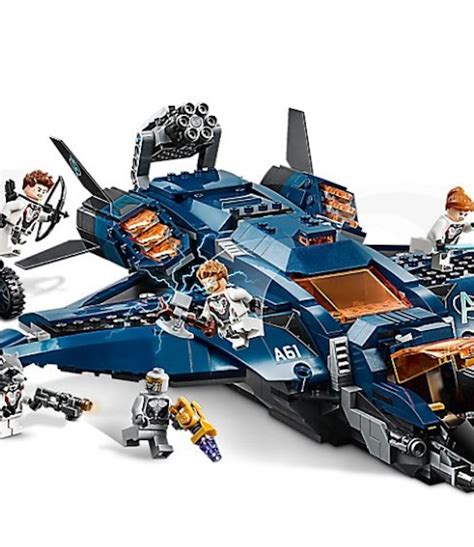 Hi Hello There's a LEGO Avengers Ultimate Quinjet