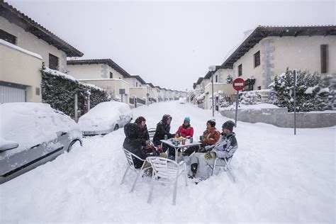 Unusual snow kills 4, brings much of Spain to a standstill