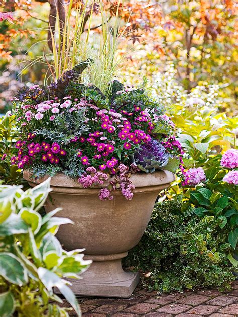 17 Ideas for Decorating with Fall Mums Outdoors