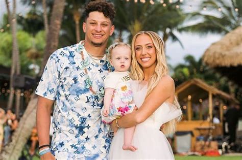 25 Best Photos From Patrick Mahomes’ Lavish Hawaii Wedding – Sport Scroll