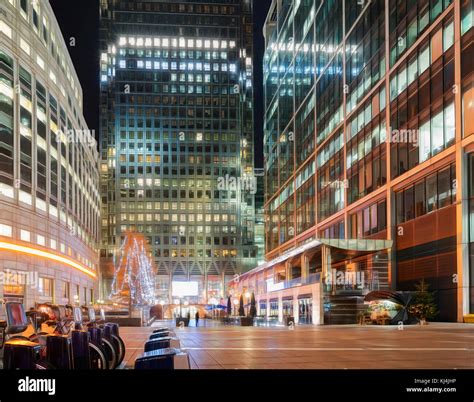 Canary Wharf skyline at night in east London Stock Photo - Alamy