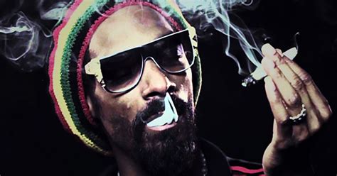 Dans son dernier titre Snoop Dogg chante qu’il a fumé un joint avec ...