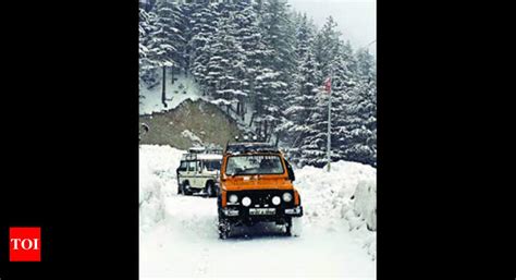 Uttarakhand hills get heavy snowfall, mercury dips | Dehradun News ...