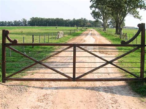 Pin by amber mayes on land | Driveway gate, Farm gate, Farm entrance