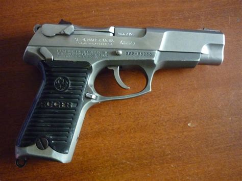 Arma de fuego tipo pistola marca Ruger, color plomo con ca… | Flickr